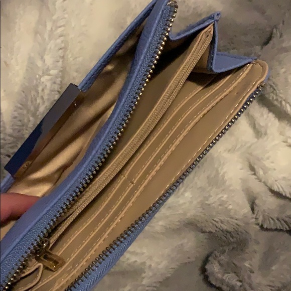 Brand New Guess Wallet - Picture 7 of 7